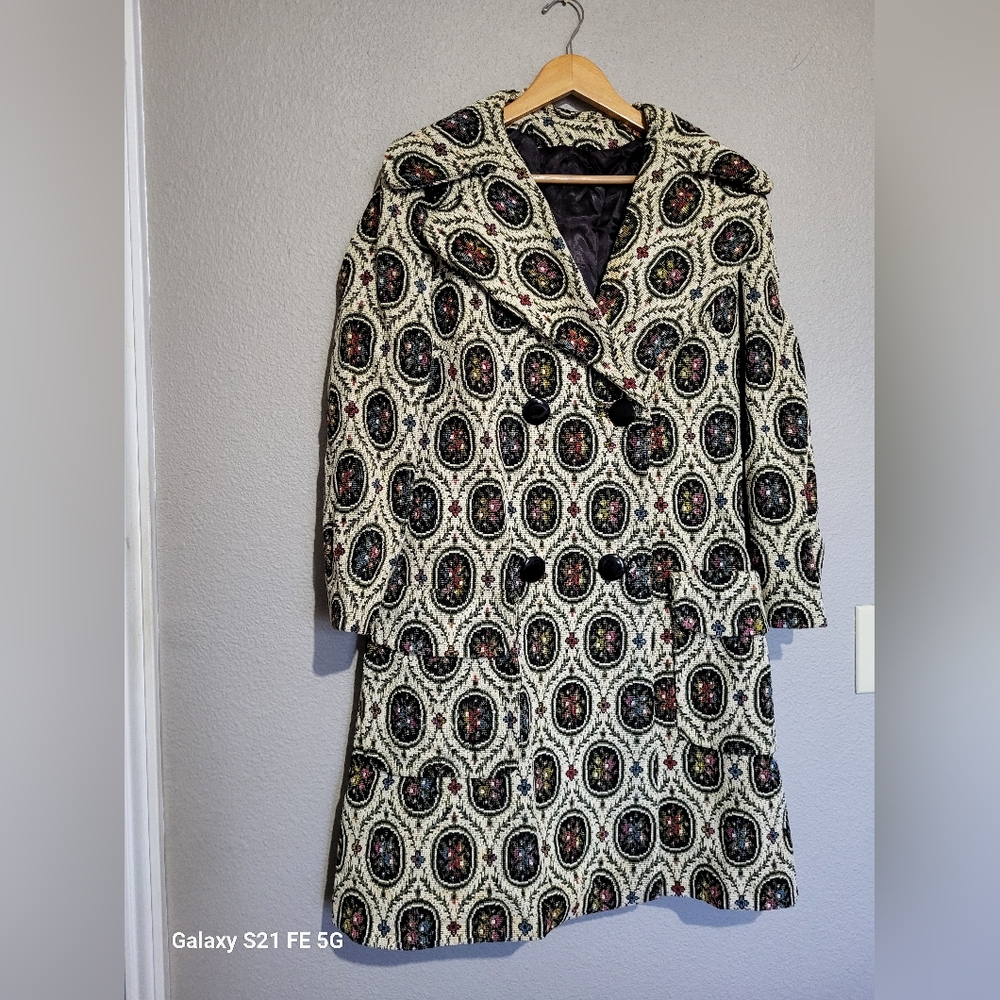 Vintage Paisley Patterned Coat with Black Buttons Size Large - Picture 2 of 12